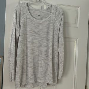 Lululemon ladies athletic long sleeve shirt, size 12 Like new.